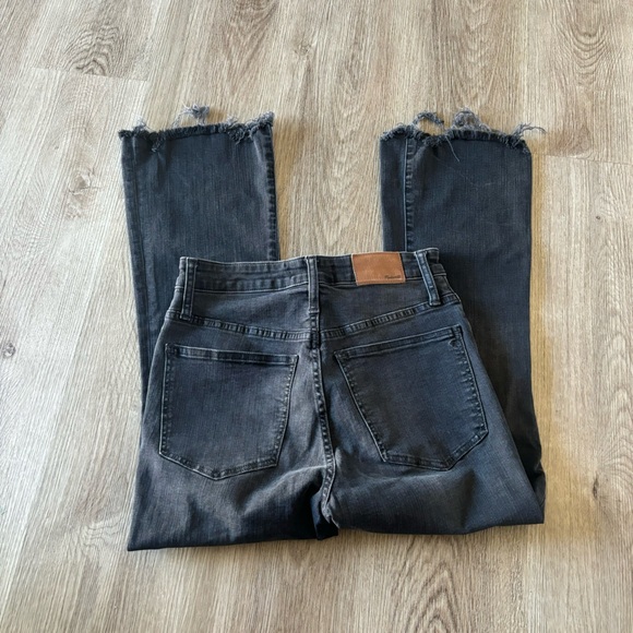 Madewell Curvy Cali Demi-Boot Jeans in Berkeley Black: Chewed-Hem Edition - Picture 6 of 9